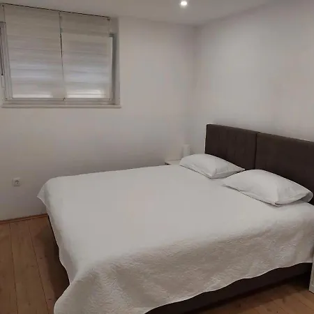 Lutikano Apartmán *