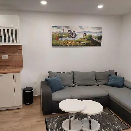 Lutikano Apartment Split